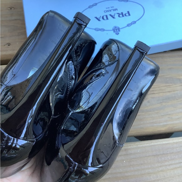 Cute PRADA patent leather booties 🖤🖤 - Picture 8 of 15